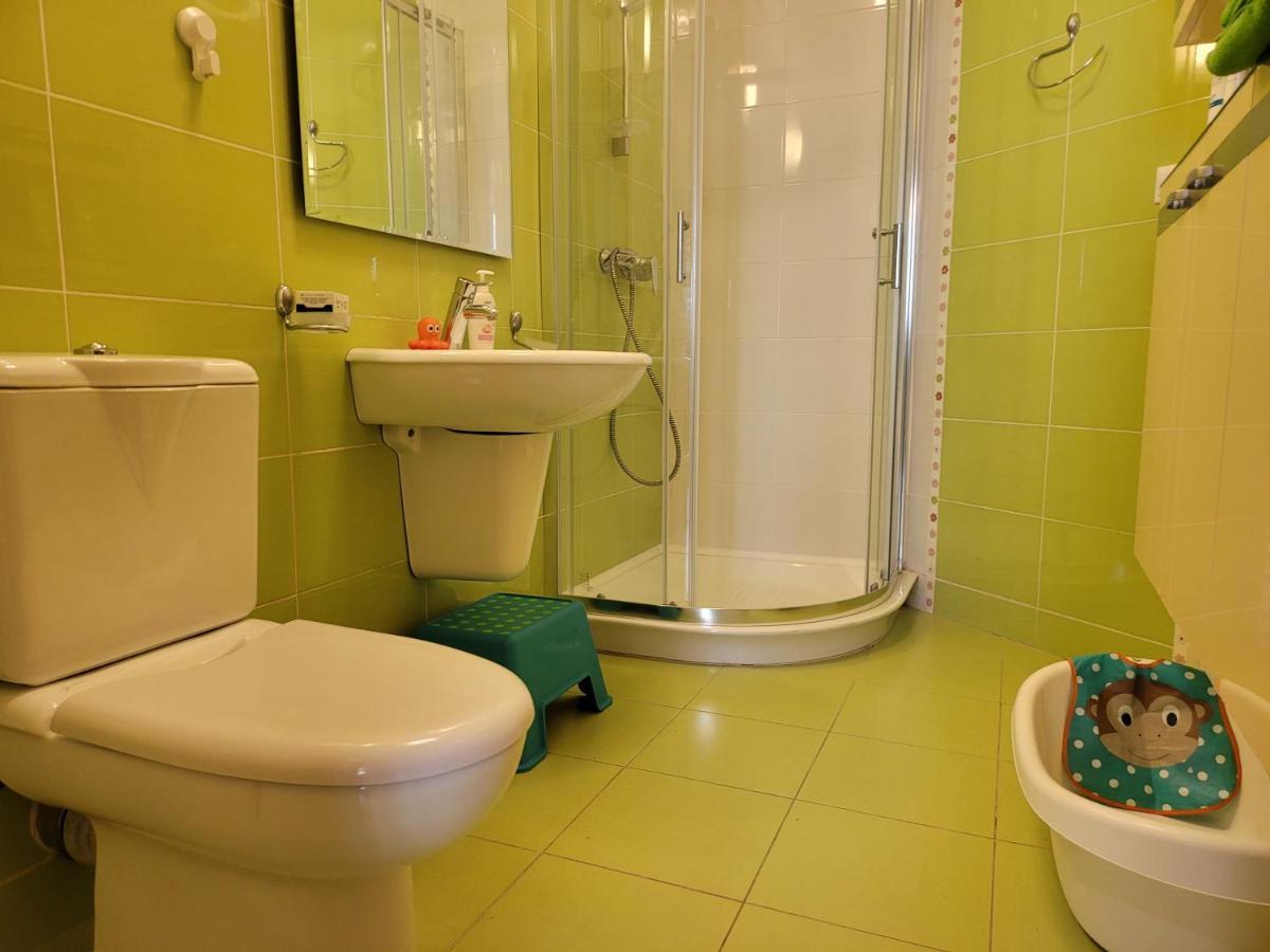 125 Sqm Family Friendly With Kids Room Bucureşti Exterior foto