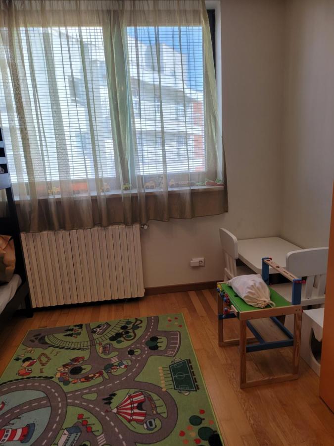 125 Sqm Family Friendly With Kids Room Bucureşti Exterior foto
